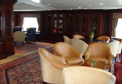Un viaje relajante en un ambiente de serena elegancia